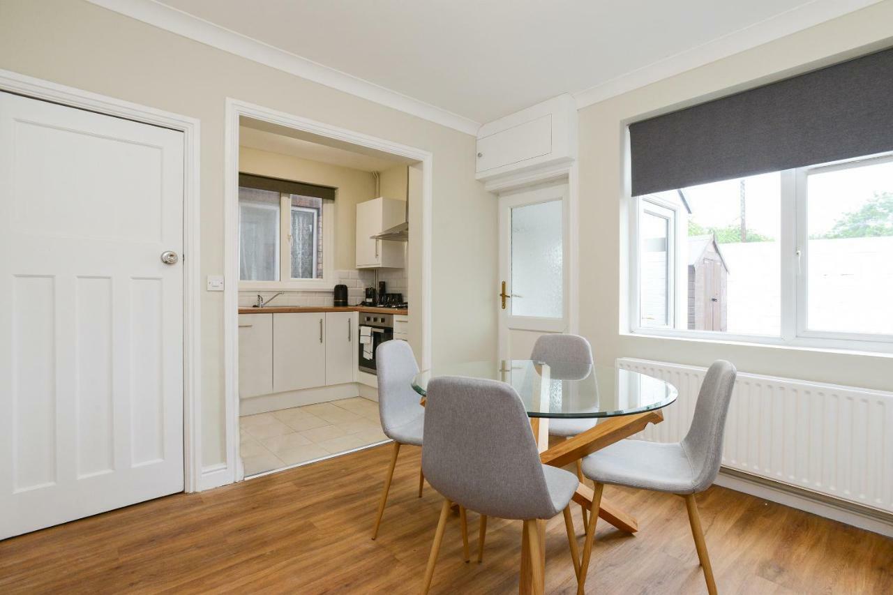 Cosy House In The Heart Of Beeston With Free Parking And Wifi Villa Nottingham Bagian luar foto