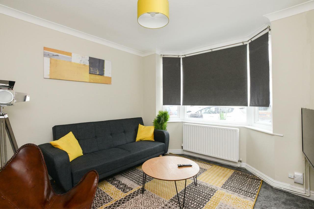 Cosy House In The Heart Of Beeston With Free Parking And Wifi Villa Nottingham Bagian luar foto